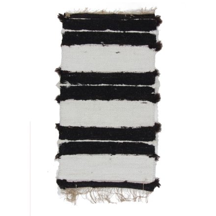 Fluffy carpet balck-white 72x131 long fibre soft rag rug