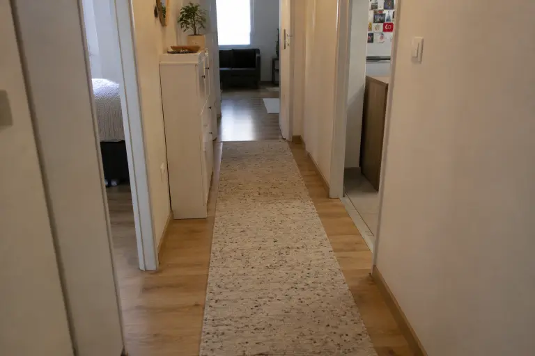 How should you choose a hallway rug?